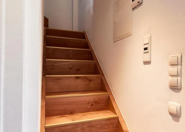Elegant 3bd In Prime Location Of